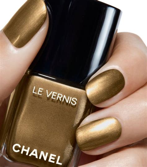 chanel vernis longwear nails.